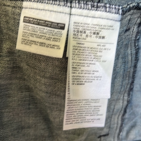 Classic Men’s Levi’s denim jean jacket.  Size Medium. - Picture 9 of 11
